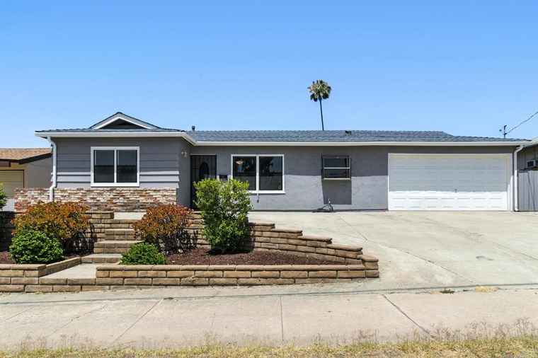 Photo of 9352 Carlton Hills Blvd Santee, CA 92071