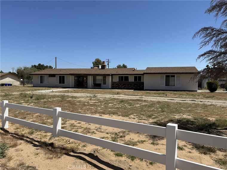 Photo of 20565 Yucca Loma Rd Apple Valley, CA 92307