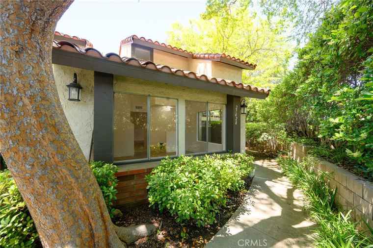 Photo of 27428 Rondell St Agoura Hills, CA 91301