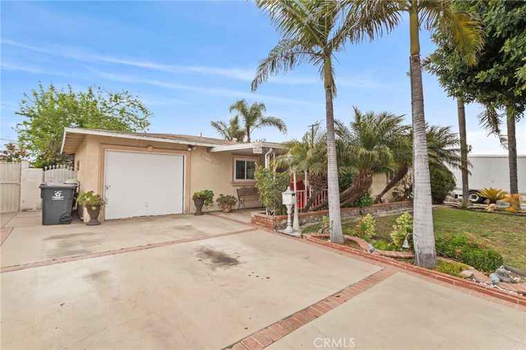 Photo of 1406 W Camden Pl Santa Ana, CA 92704
