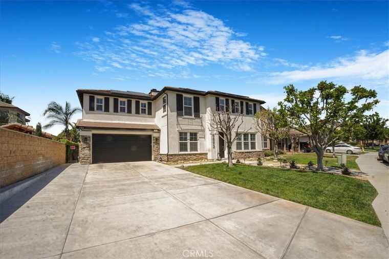 Photo of 6893 Lancelot Dr Eastvale, CA 92880