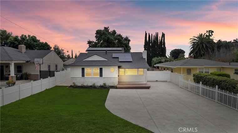 Photo of 420 W Bennett Ave Glendora, CA 91741
