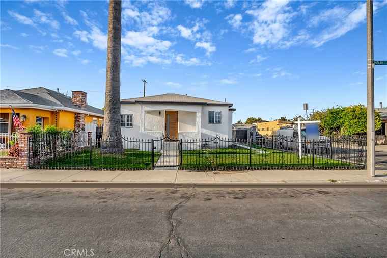 Photo of 401 W Poplar St Compton, CA 90220