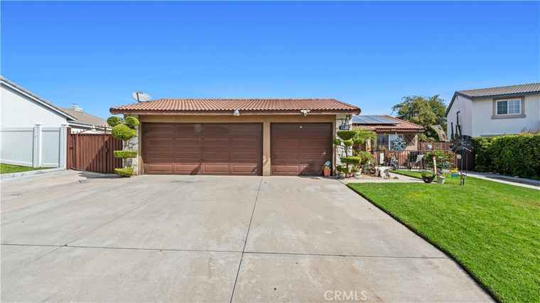 Photo of 2120 W Windhaven Dr Rialto, CA 92377