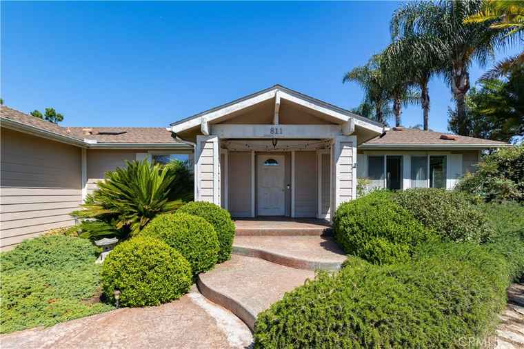 Photo of 811 Cypress Dr Vista, CA 92084