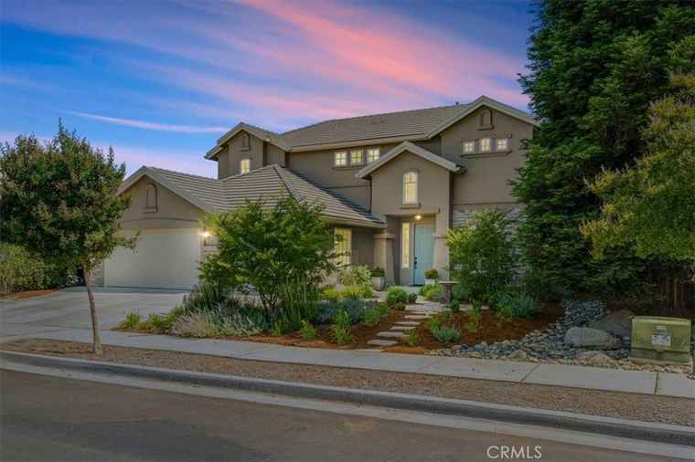 Photo of 1060 Sleepy Hollow Rd Paso Robles, CA 93446