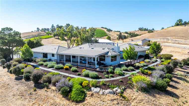 Photo of 2885 Summer Ranch Rd Paso Robles, CA 93446