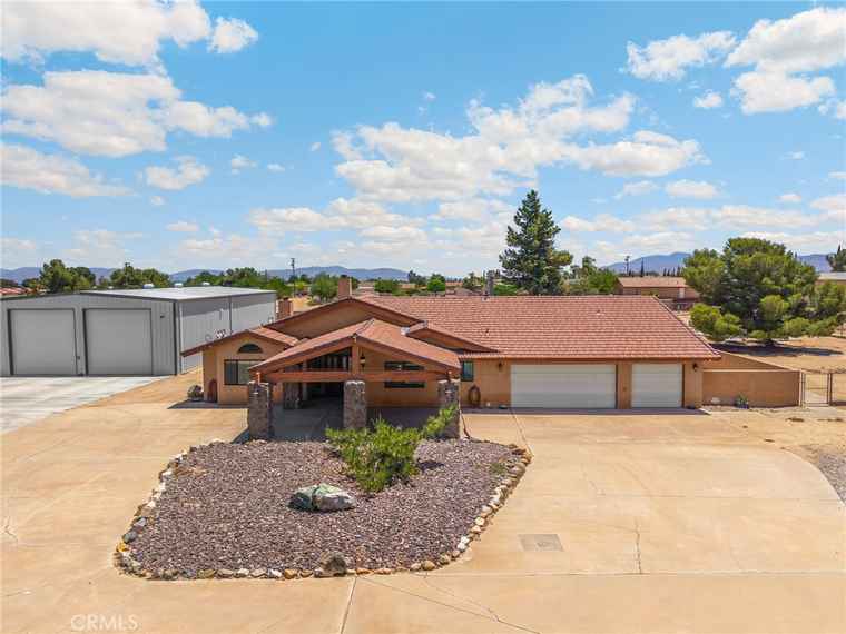 Photo of 11915 Redwood Ave Hesperia, CA 92345