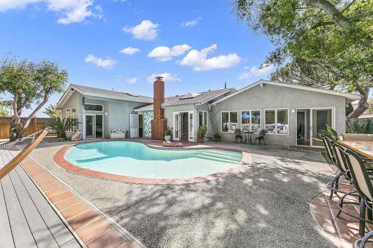 Photo of 572 Collyn St Vista, CA 92083