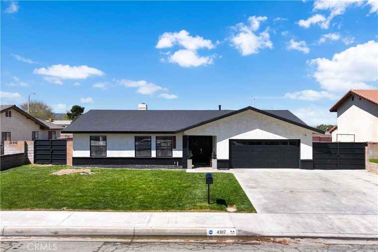 Photo of 43117 Cherbourg Ln Lancaster, CA 93536