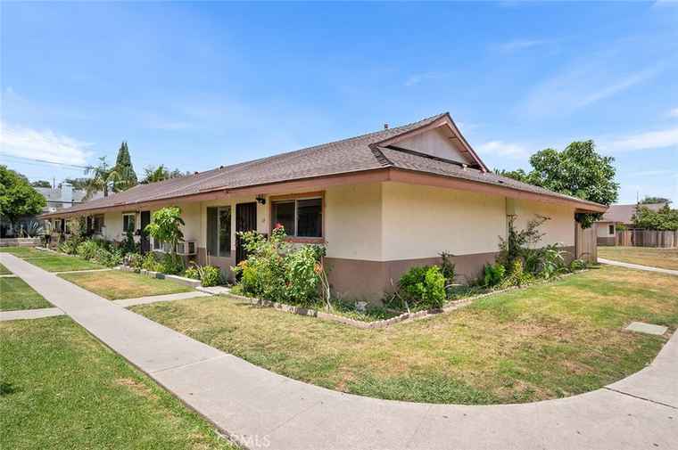 Photo of 2500 S Salta St #18 Santa Ana, CA 92704