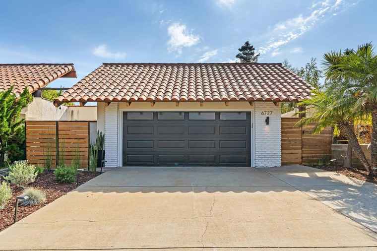 Photo of 6727 Corintia St Carlsbad, CA 92009