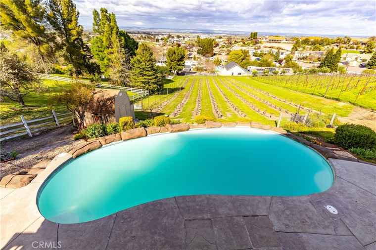 Photo of 940 Walnut Dr Paso Robles, CA 93446