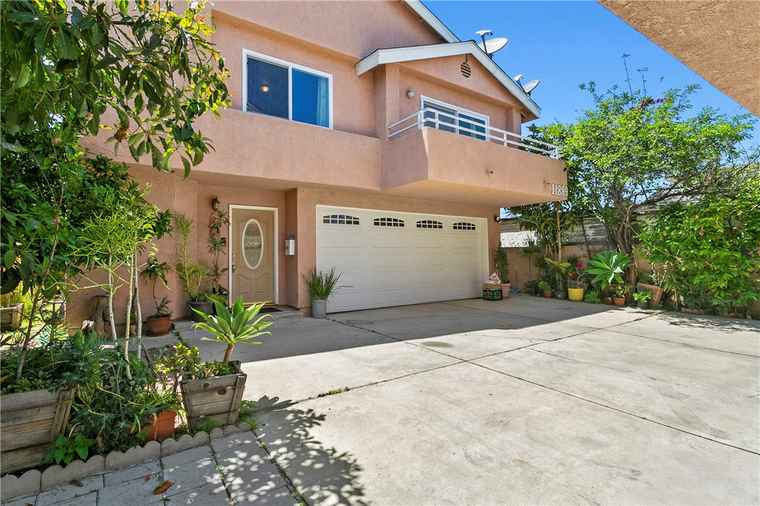 Photo of 11889 Gale Ave Hawthorne, CA 90250