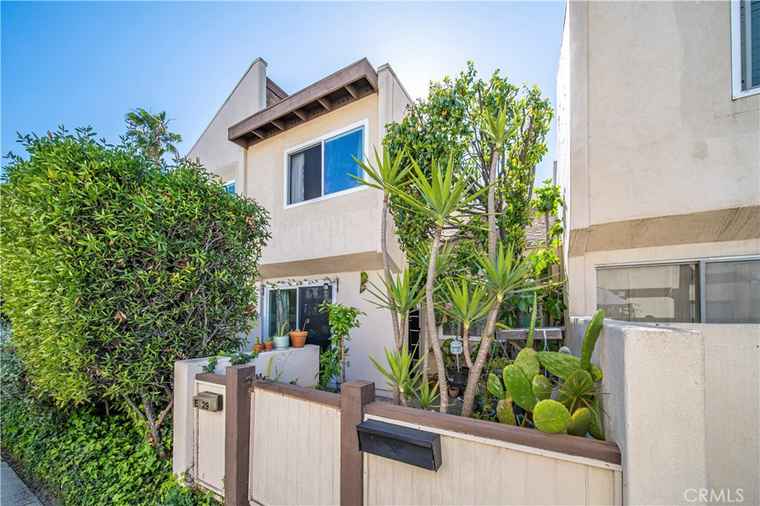 Photo of 16710 Orange Ave Unit E29 Paramount, CA 90723