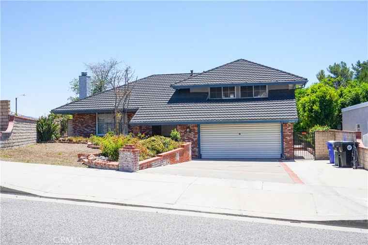 Photo of 28214 Winterdale Dr Canyon Country, CA 91387