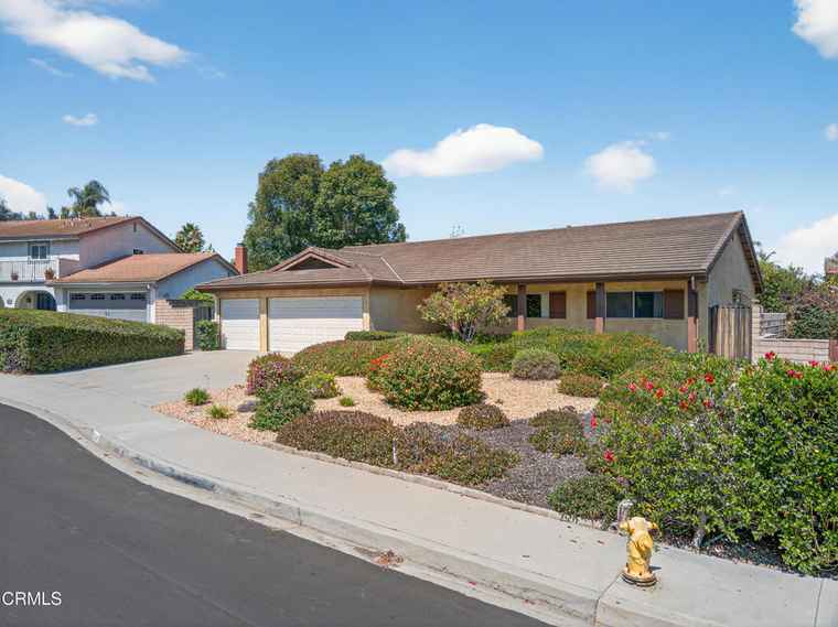 Photo of 1562 Avenida Del Manzano Camarillo, CA 93010