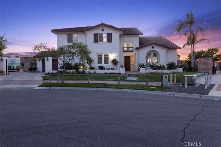 Photo of 1034 Thoroughbred Ln Norco, CA 92860