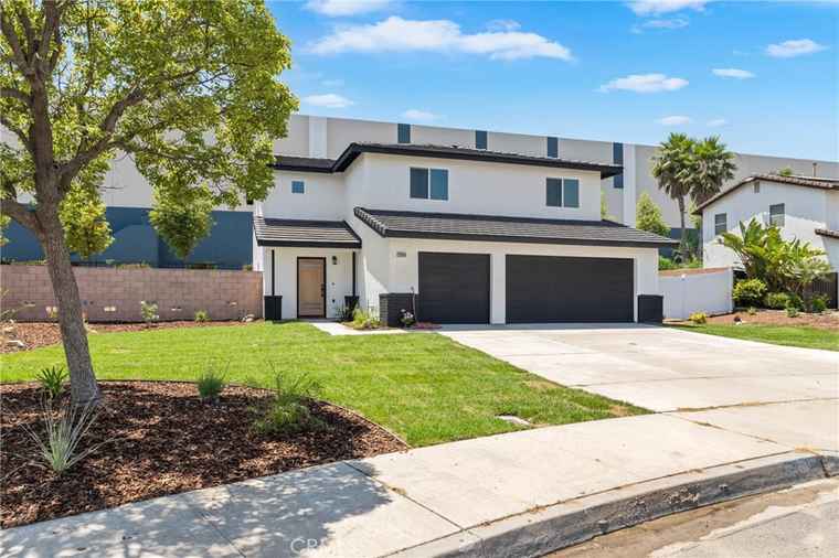 Photo of 2504 N Fitzsimmons Ave Rialto, CA 92377