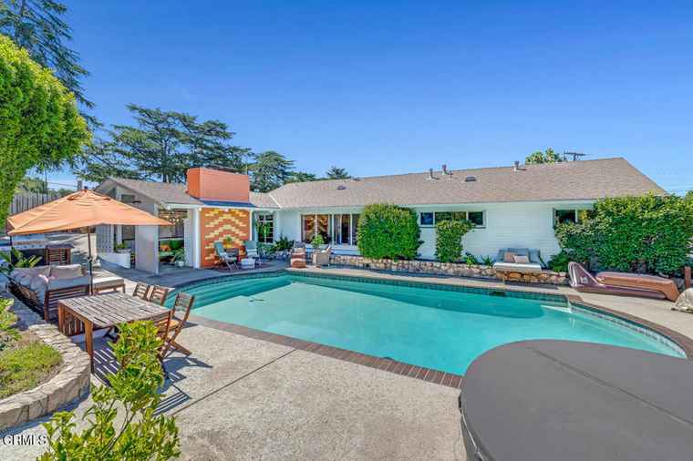 Photo of 2707 Alabama St La Crescenta, CA 91214
