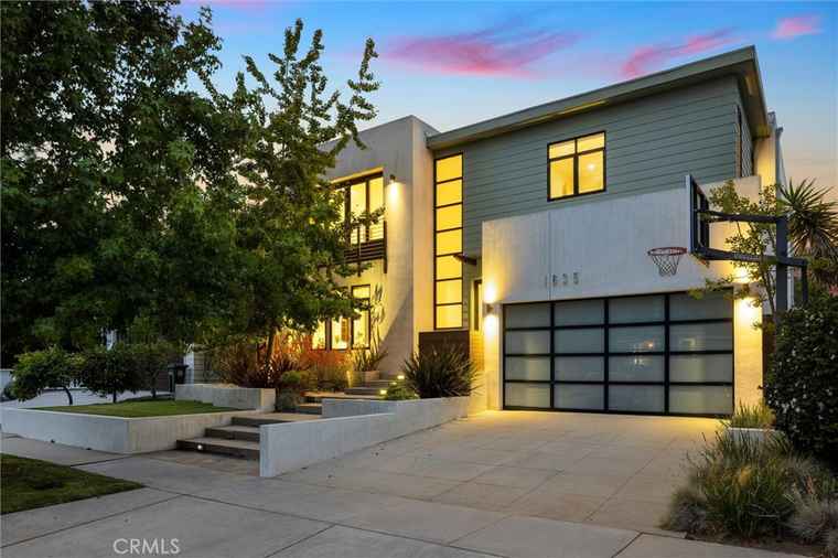 Photo of 1635 19th St Manhattan Beach, CA 90266
