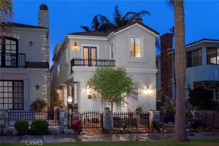 Photo of 113 5th St Seal Beach, CA 90740