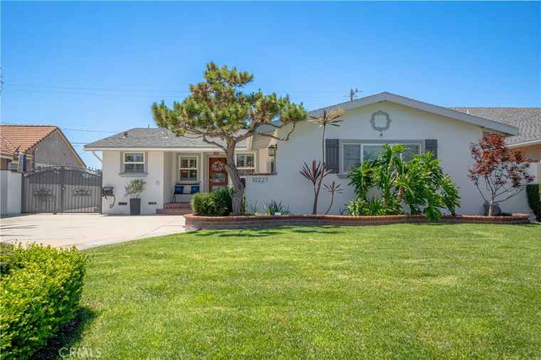 Photo of 10227 Rives Ave Downey, CA 90241