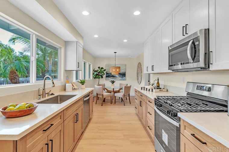 Photo of 1165 Oak Dr Vista, CA 92084