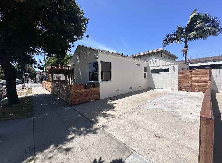 Photo of 489 W Hill St Long Beach, CA 90806