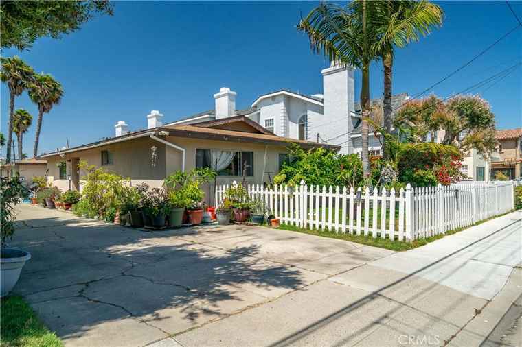 Photo of 2015 Perry Ave Redondo Beach, CA 90278