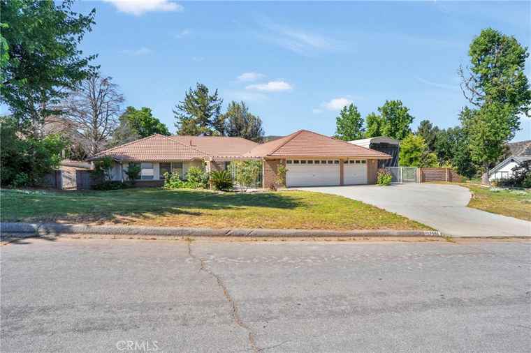 Photo of 37581 Oak Mesa Dr Yucaipa, CA 92399