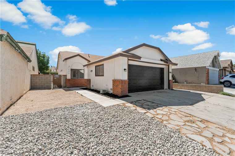 Photo of 37632 15th St E Palmdale, CA 93550