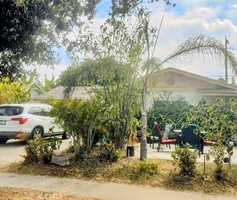 Photo of 913 S Diamond St Santa Ana, CA 92704
