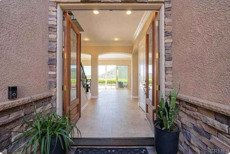 Photo of 18682 Lancashire Way San Diego, CA 92128
