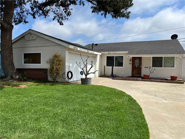 Photo of 218 W 225th St Carson, CA 90745