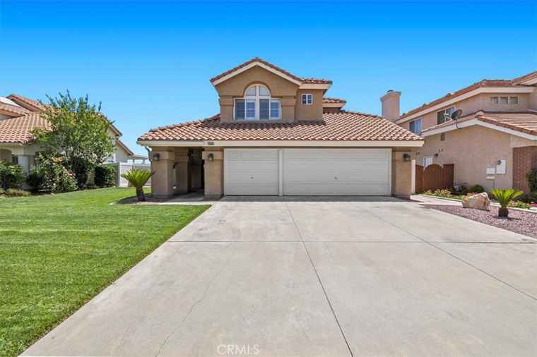 Photo of 29645 Southwood Ln Highland, CA 92346