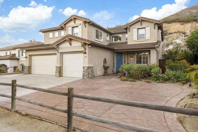 Photo of 737 W Bel Esprit Cir San Marcos, CA 92069