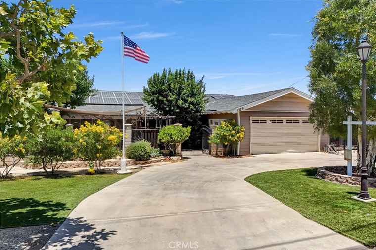 Photo of 1379 5th St Norco, CA 92860