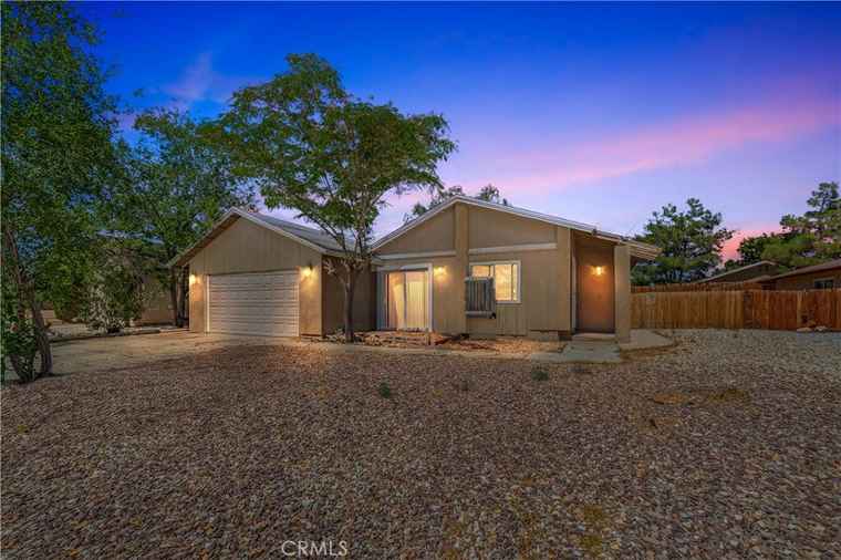 Photo of 15056 Dakota St Victorville, CA 92394