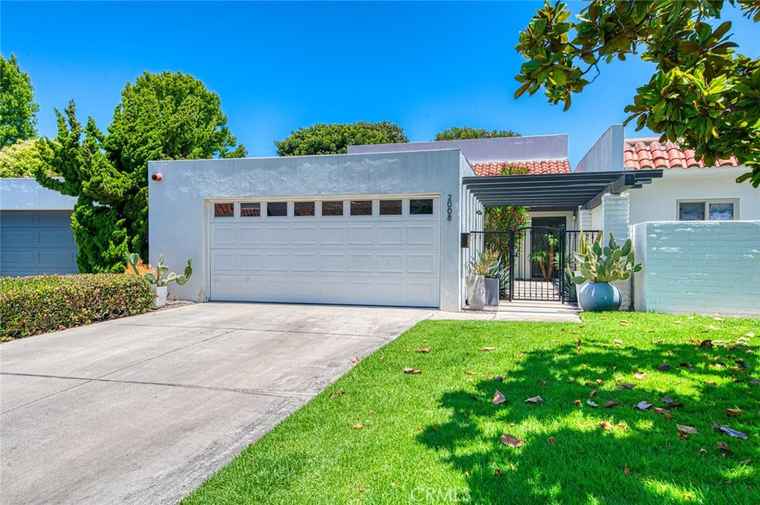 Photo of 2008 Baja Newport Beach, CA 92660