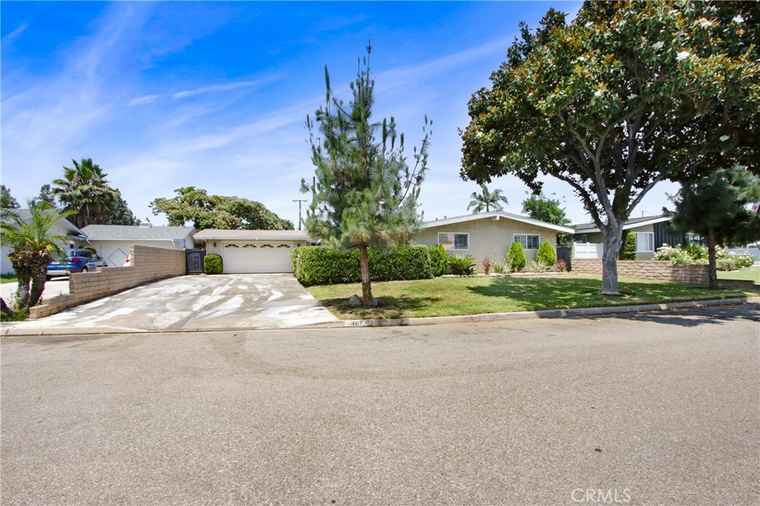 Photo of 467 W Casad St Covina, CA 91723