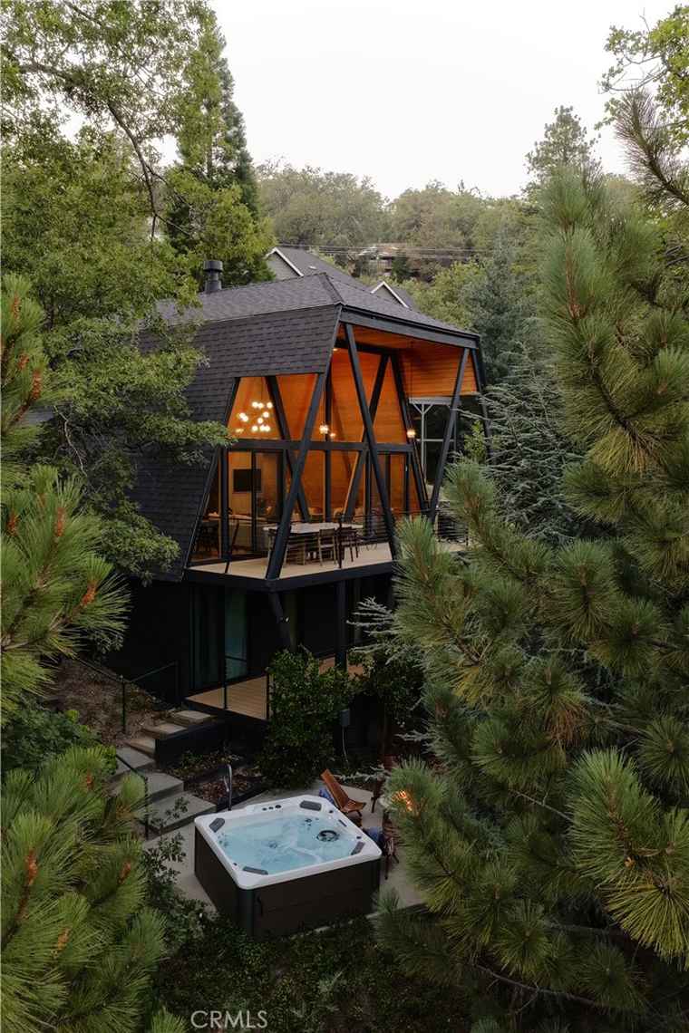 Photo of 27592 W Shore Rd Lake Arrowhead, CA 92352