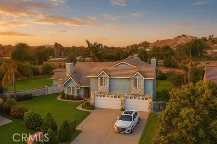 Photo of 10935 Thrush Dr Riverside, CA 92505