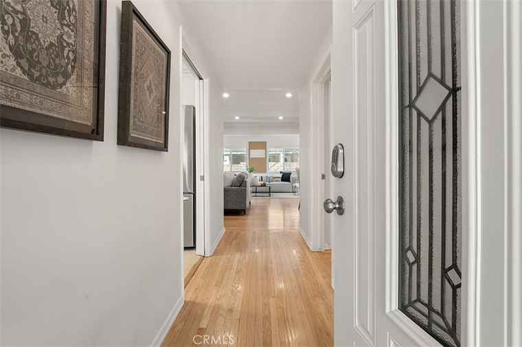 Photo of 5518 Terrace Dr La Crescenta, CA 91214