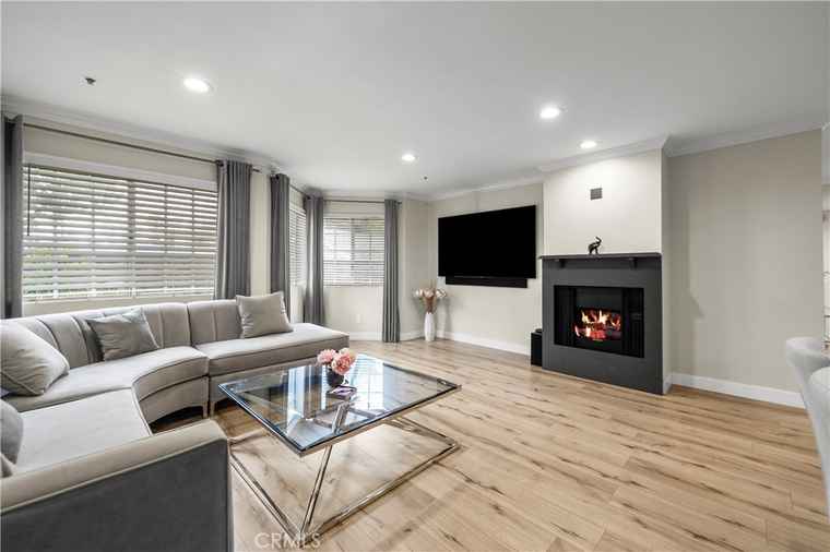 Photo of 537 N Adams St #105 Glendale, CA 91206