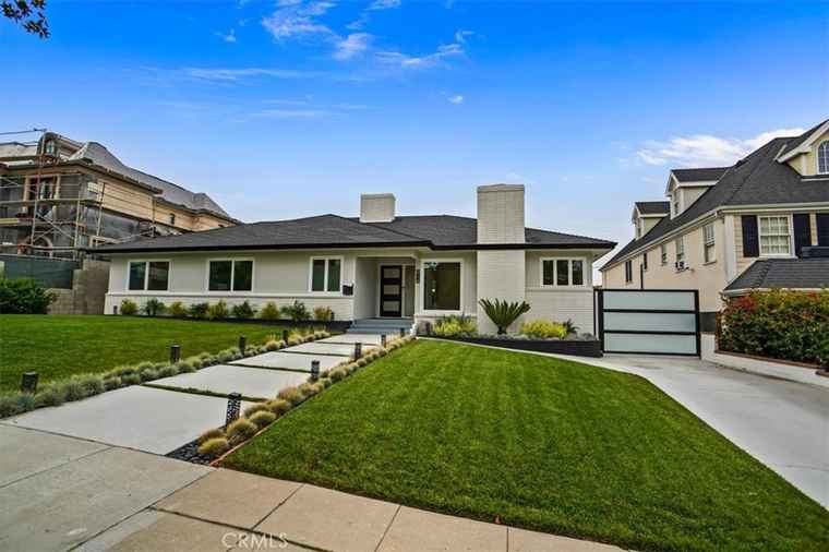 Photo of 914 E Grinnell Dr Burbank, CA 91501
