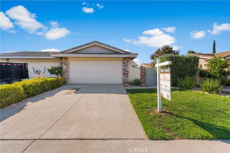 Photo of 25561 Alicante Dr Valencia, CA 91355