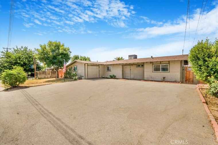 Photo of 33962 Clark Ln Yucaipa, CA 92399
