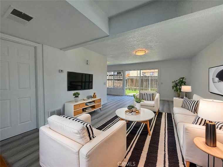 Photo of 7945 Pinehurst Dr Highland, CA 92346
