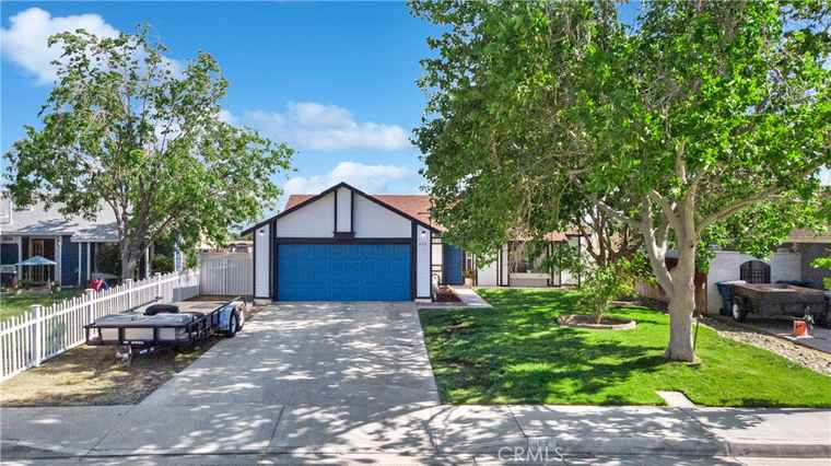 Photo of 652 Twinberry Ln Lancaster, CA 93534